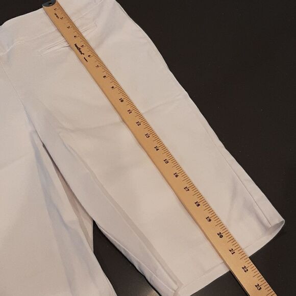 Rekucci White Stretchy Bermuda Shorts NWOT - Picture 7 of 7